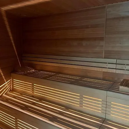 アパート Hanza Tower Sky Pool & Jacuzzi & Sauna *